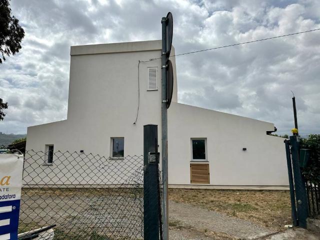 Villa Indipendente in vendita a Monforte San Giorgio, Sicilia