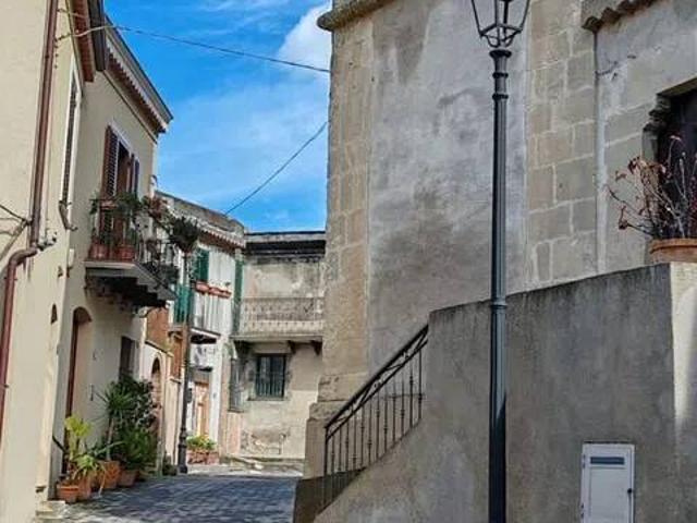 Villa Indipendente in vendita a Monforte San Giorgio, Sicilia
