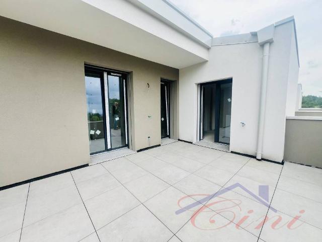 Villa Indipendente in vendita a Monguzzo, Lombardia
