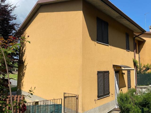 Villa Indipendente in vendita a Monguzzo, Lombardia