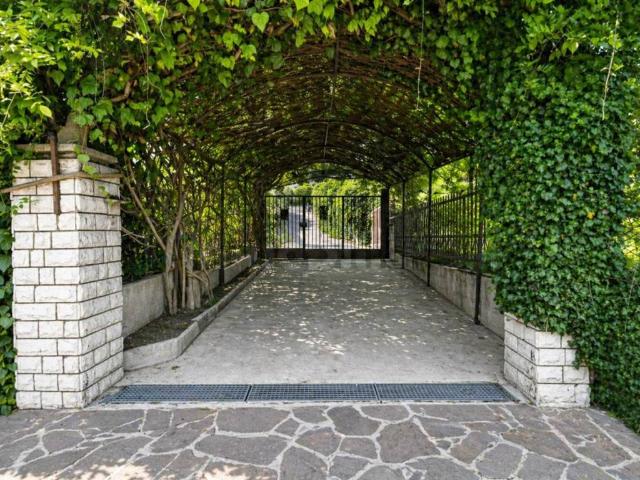 Villa Indipendente in vendita a Moniga Del Garda, Lombardia