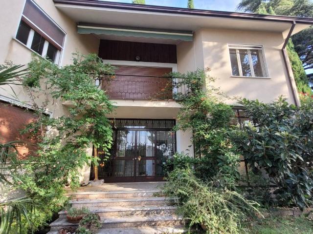 Villa Indipendente in vendita a Moniga Del Garda, Lombardia
