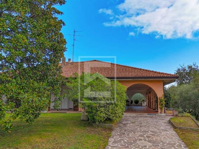 Villa Indipendente in vendita a Moniga Del Garda, Lombardia