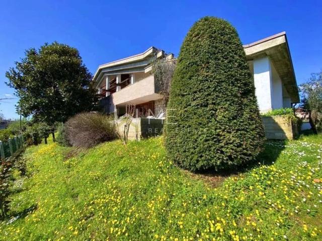 Villa Indipendente in vendita a Monte Tapino, Moniga Del Garda