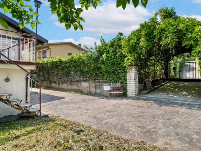 Villa Indipendente in vendita a Monte Tapino, Moniga Del Garda