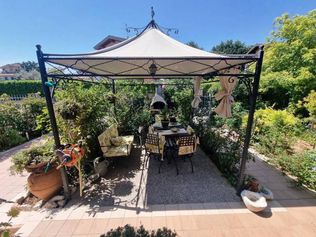 Villa Indipendente in vendita a Moniga Del Garda, Lombardia