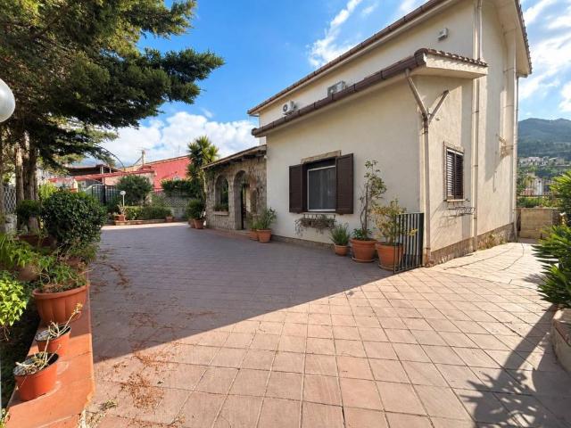 Villa Indipendente in vendita a Villaggio Santa Rosalia, Monreale