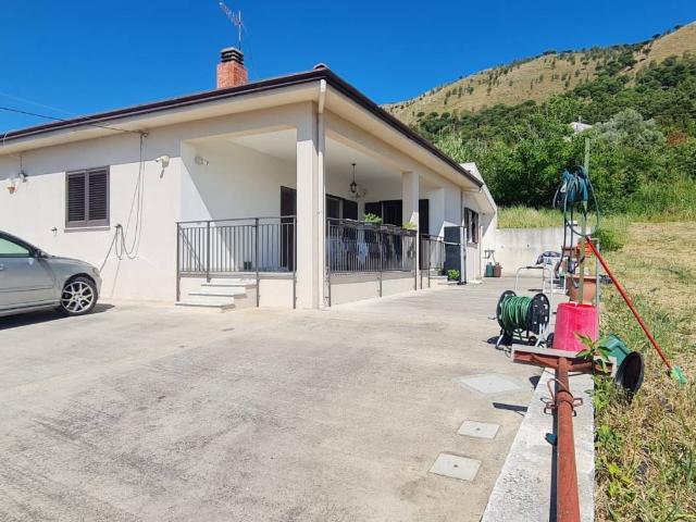 Villa Indipendente in vendita a Villaggio Santa Rosalia, Monreale