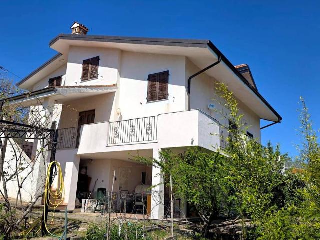 Villa Indipendente in vendita a Monrupino, Friuli-Venezia Giulia