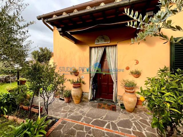 Villa Indipendente in vendita a Grotta Parlanti, Montevettolini