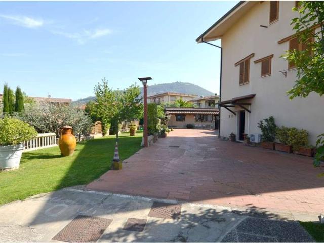 Villa Indipendente in vendita a Le Case, Montevettolini