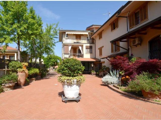 Villa Indipendente in vendita a Le Case, Montevettolini
