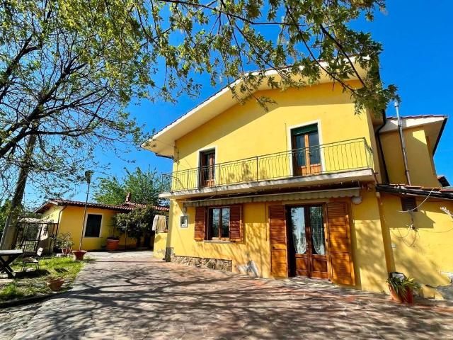 Villa Indipendente in vendita a Montevettolini, Pistoia