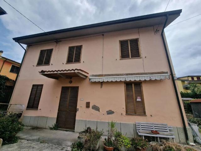 Villa Indipendente in vendita a Montevettolini, Pistoia