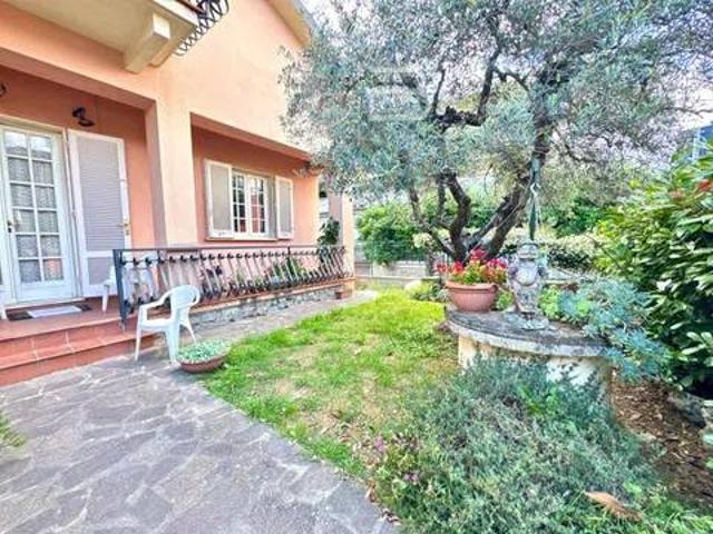 Villa Indipendente in vendita a Le Case, Montevettolini