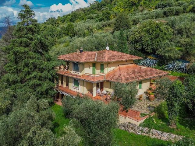 Villa Indipendente in vendita a Grotta Parlanti, Montevettolini