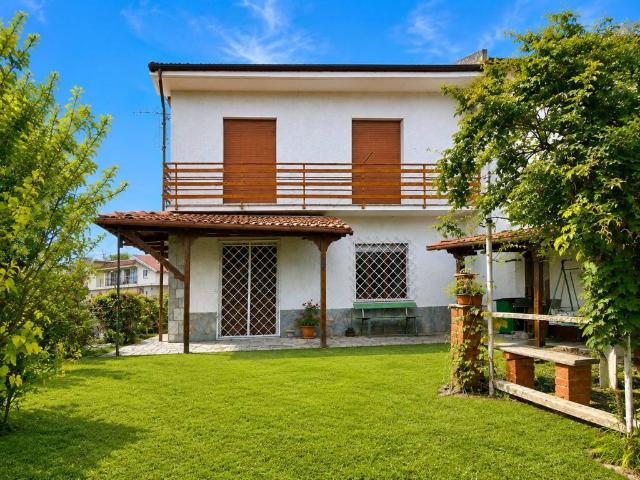 Villa Indipendente in vendita a Piemonte, Cuneo
