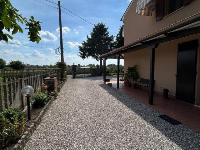 Villa Indipendente in vendita a Montagnana, Veneto