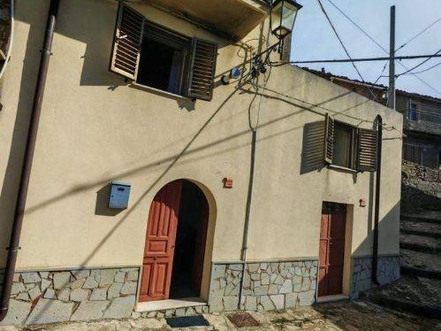 Villa Indipendente in vendita a Montalbano Elicona, Sicilia
