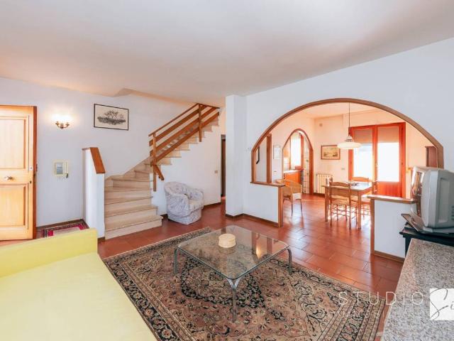 Villa Indipendente in vendita a Montale Alto, Montale