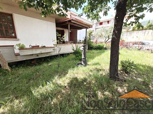 Villa Indipendente in vendita a Montale Alto, Montale
