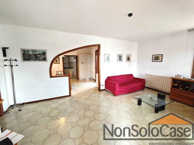 Villa Indipendente in vendita a Montale Alto, Montale
