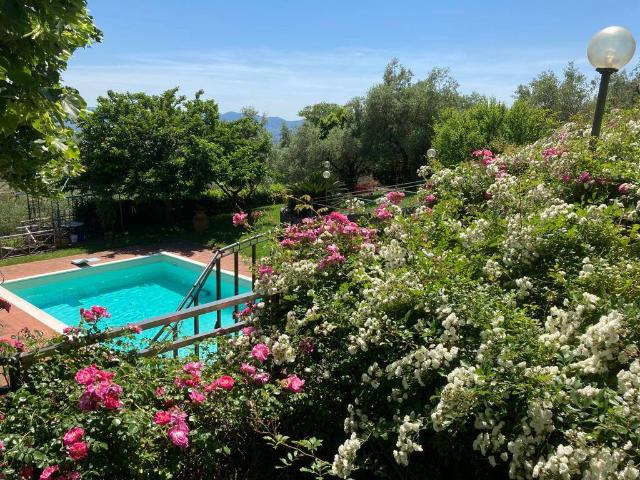 Villa Indipendente in vendita a Montale Alto, Montale