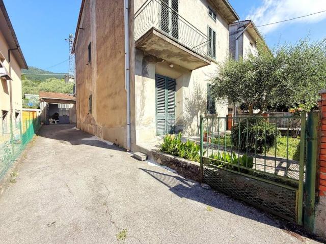 Villa Indipendente in vendita a Tobbiana, Montale