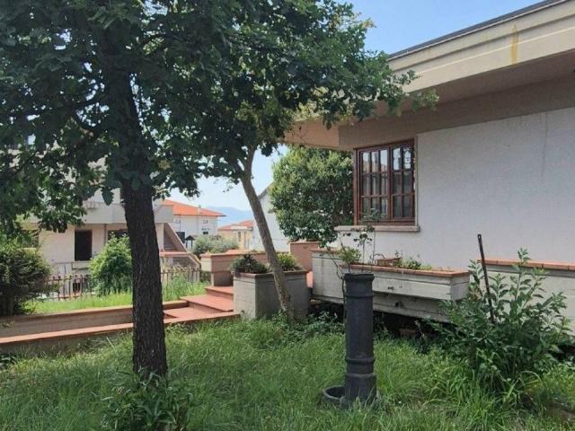 Villa Indipendente in vendita a Montale Alto, Montale