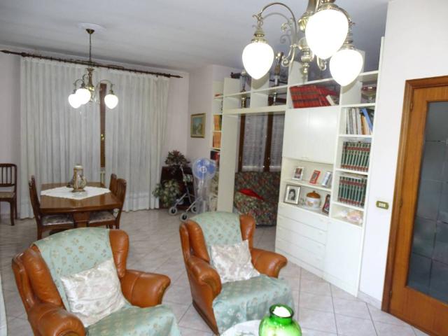 Villa Indipendente in vendita a Montale Alto, Montale