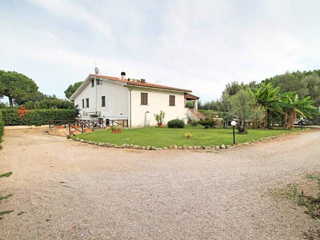 Villa Indipendente in vendita a Montalto Di Castro, Lazio