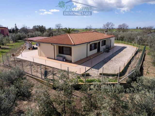 Villa Indipendente in vendita a Montalto Di Castro, Lazio