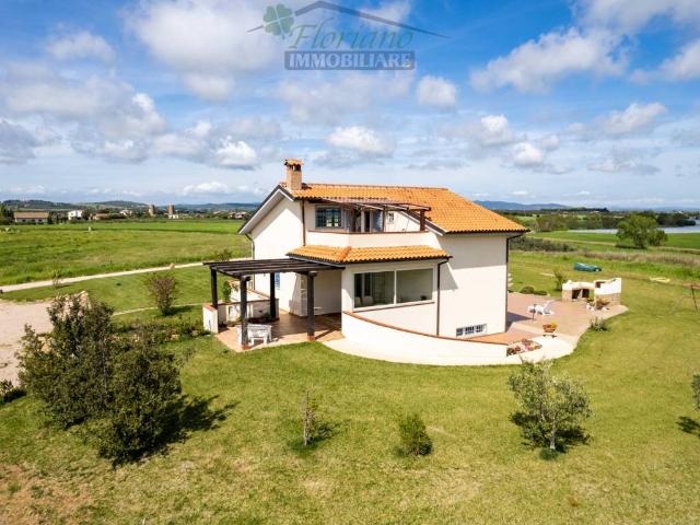 Villa Indipendente in vendita a Montalto Di Castro, Lazio