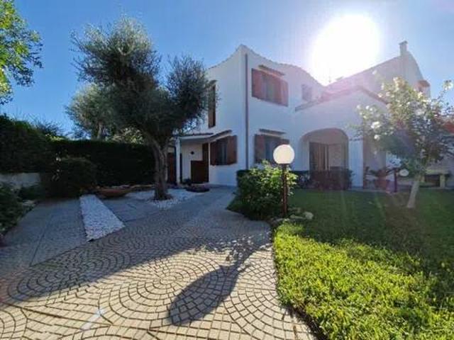 Villa Indipendente in vendita a Montalto Di Castro, Lazio