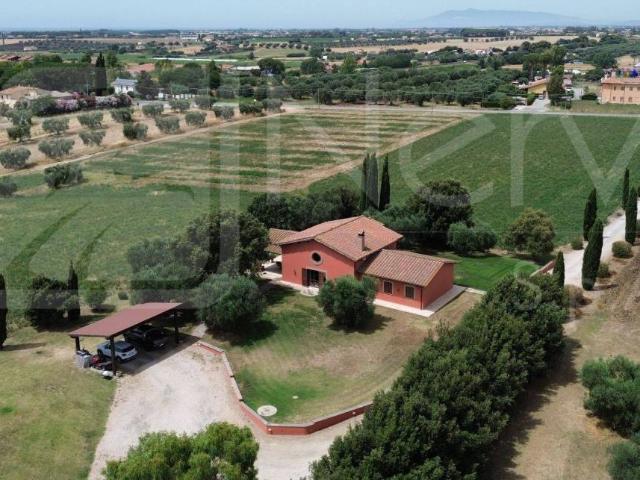 Villa Indipendente in vendita a Montalto Di Castro, Lazio