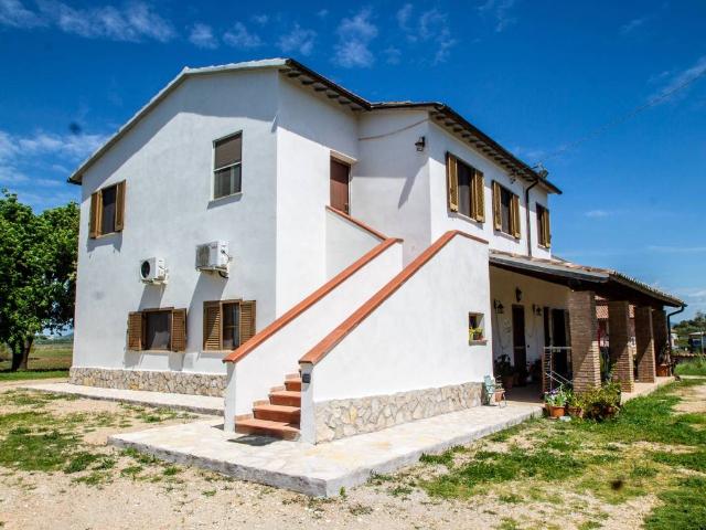 Villa Indipendente in vendita a Montalto Di Castro, Lazio