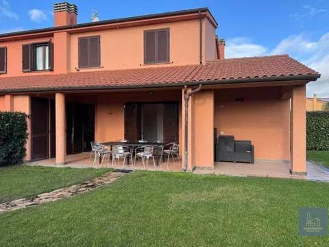 Villa Indipendente in vendita a Montalto Di Castro, Lazio
