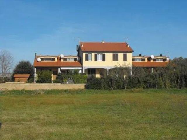 Villa Indipendente in vendita a Montalto Di Castro, Lazio