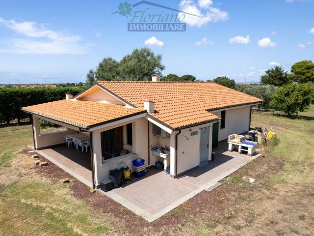 Villa Indipendente in vendita a Montalto Di Castro, Lazio