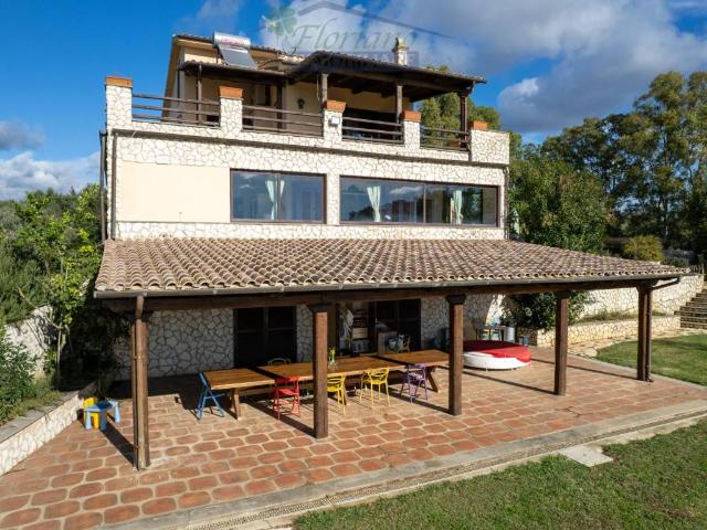 Villa Indipendente in vendita a Unione di Comuni Montani Colline del Fiora, Montalto Di Castro