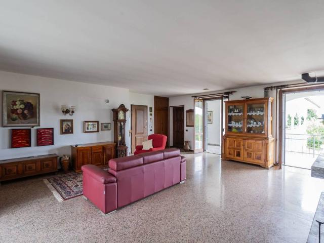 Villa Indipendente in vendita a Montano Lucino, Lombardia