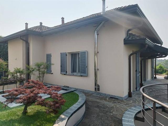 Villa Indipendente in vendita a Montano Lucino, Lombardia