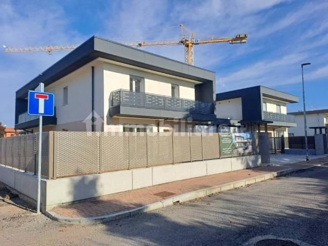 Villa Indipendente in vendita a Lucino, Montano Lucino