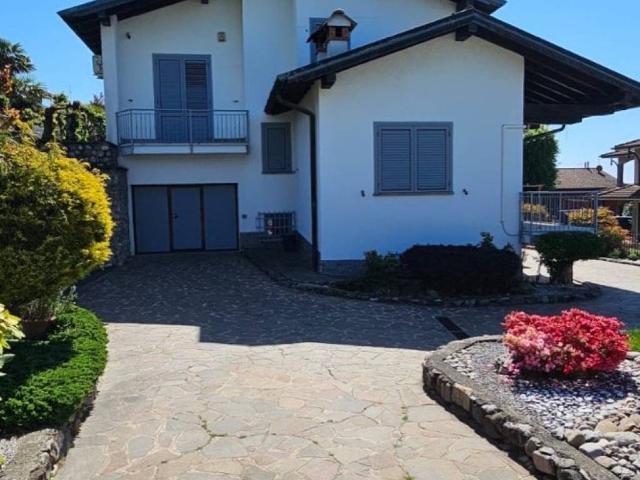 Villa Indipendente in vendita a Lucino, Montano Lucino