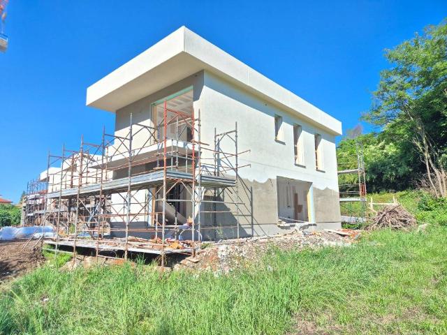 Villa Indipendente in vendita a Lucino, Montano Lucino