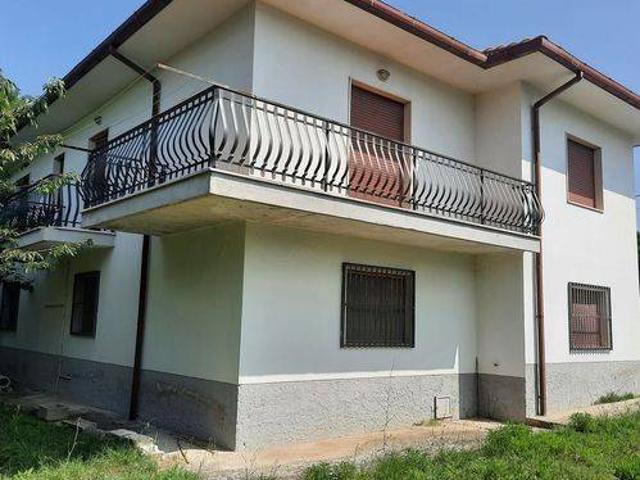 Villa Indipendente in vendita a Montaquila, Molise