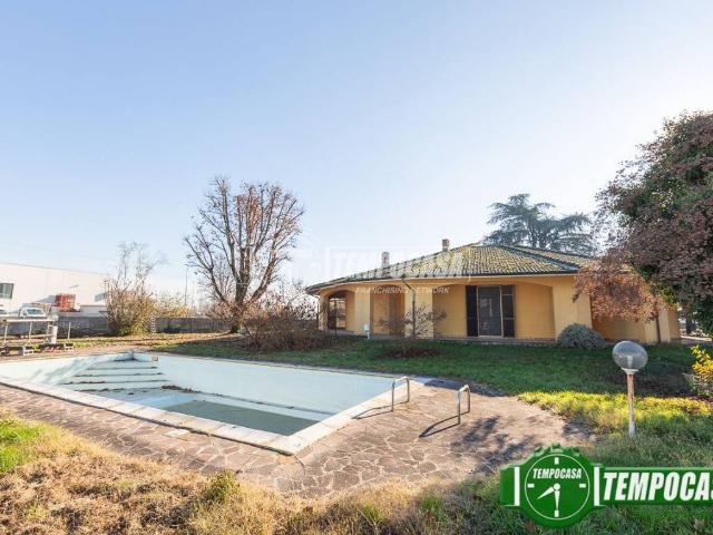 Villa Indipendente in vendita a Monte Cremasco, Lombardia