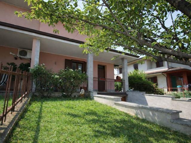 Villa Indipendente in vendita a Monte Cremasco, Lombardia