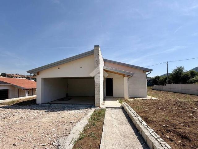 Villa Indipendente in vendita a Monte Di Malo, Veneto