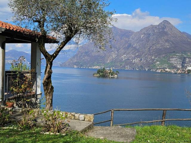 Villa Indipendente in vendita a Comunità montana del Sebino bresciano, Monte Isola